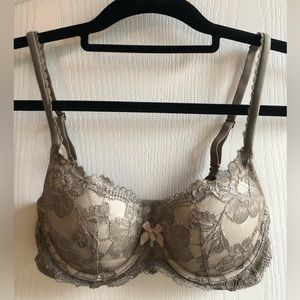 Victoria’s Secret Body by Victoria Lined Demi 32C, gray lace & light pink detail